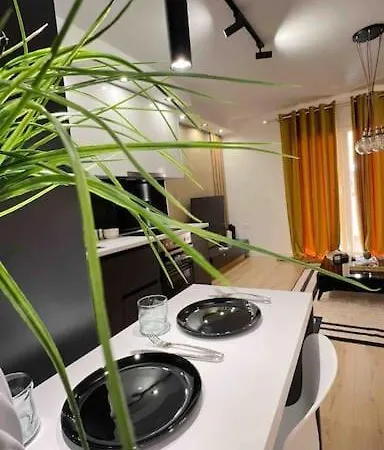 Apartment Center Thebeeapartment, Myslym Shyri