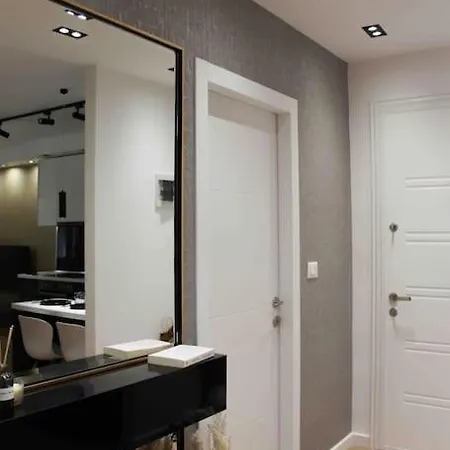 Center Thebeeapartment, Myslym Shyri Apartment