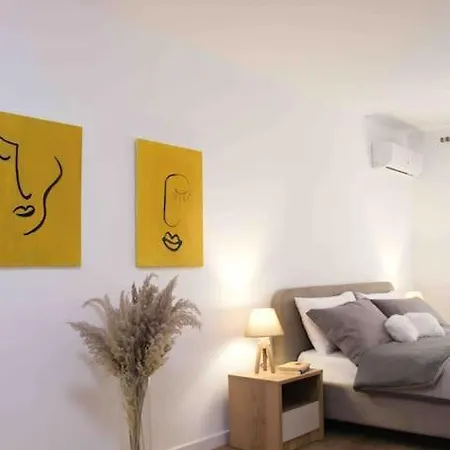 Apartment Center Thebeeapartment, Myslym Shyri *