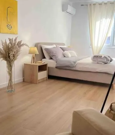 Center Thebeeapartment, Myslym Shyri Apartment *