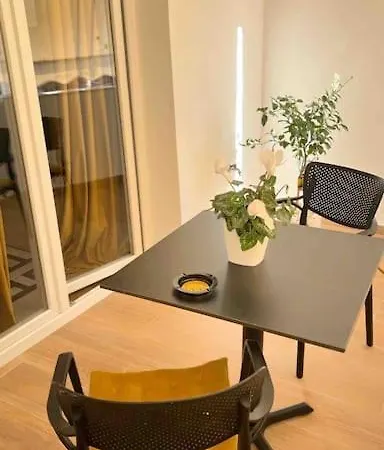 Center Thebeeapartment, Myslym Shyri * Tirana