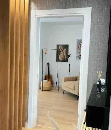Center Thebeeapartment, Myslym Shyri Apartment *