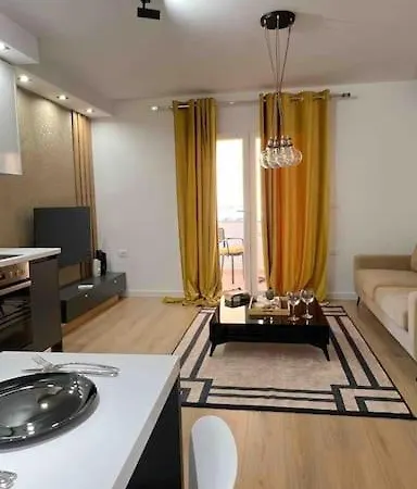 Apartment Center Thebeeapartment, Myslym Shyri